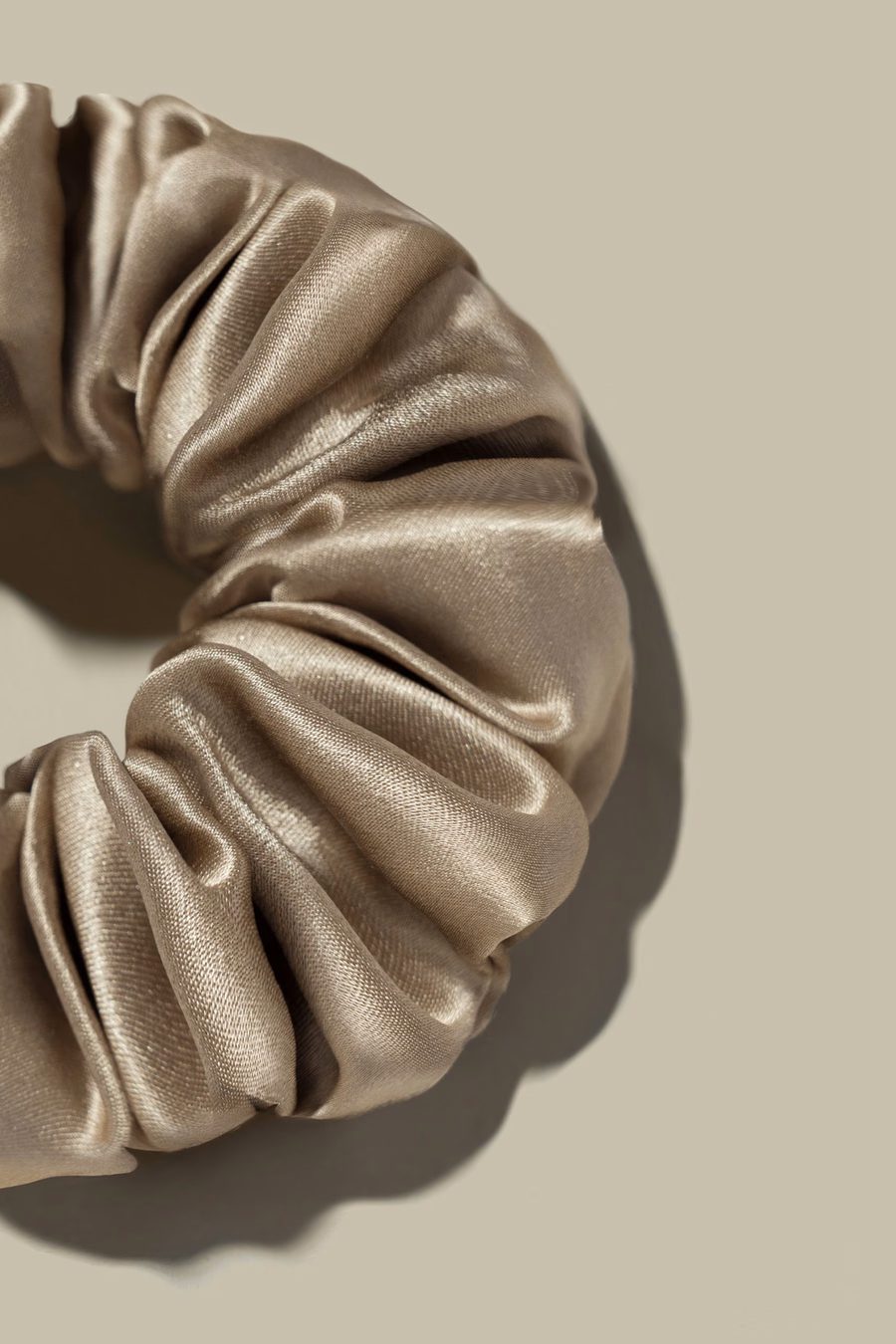 Weiche Seiden-Medium-Scrunchie
