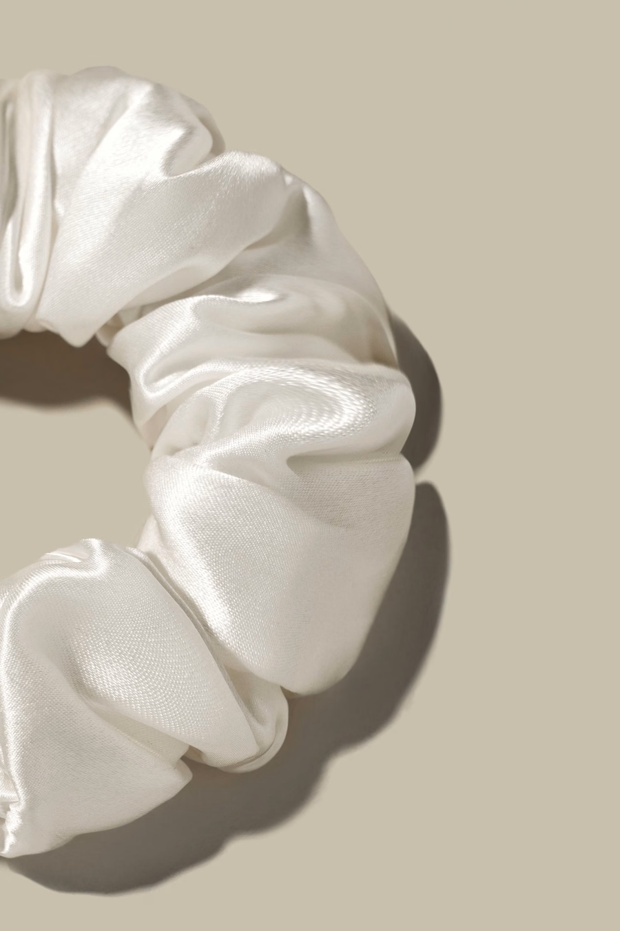 Weiche Seiden-Medium-Scrunchie