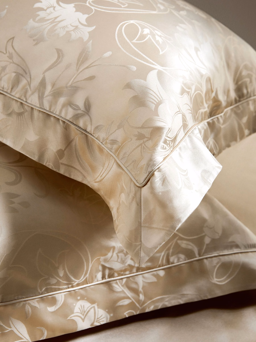 Seidenkissenbezug mit Lilienjacquard