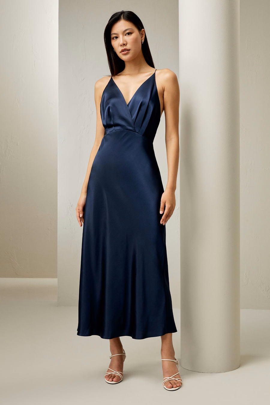 Hintere Bindung Seiden-Maxikleid