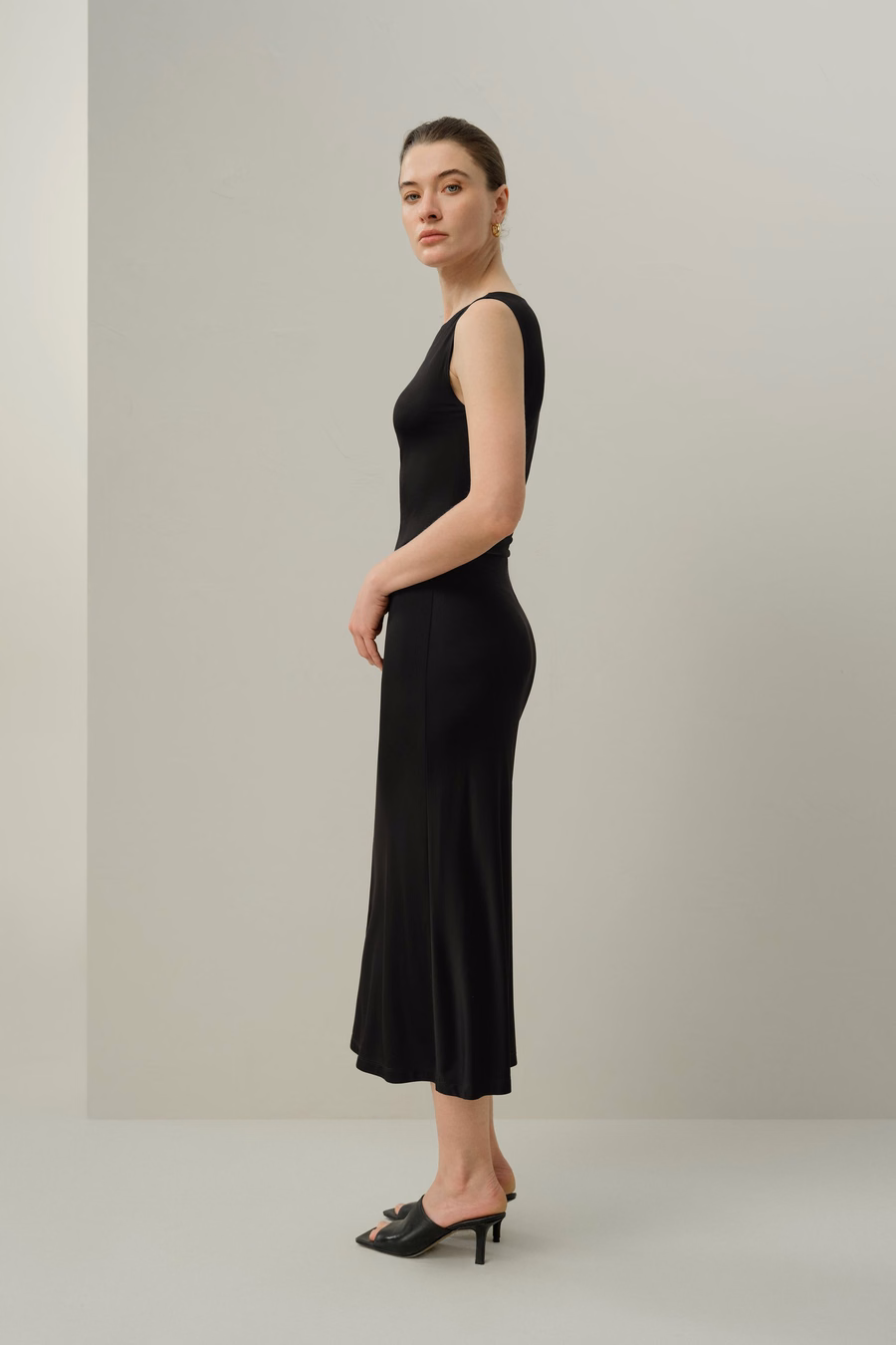 Seidenbreeze-Jersey schlankes, tailliertes asymmetrisches Kleid