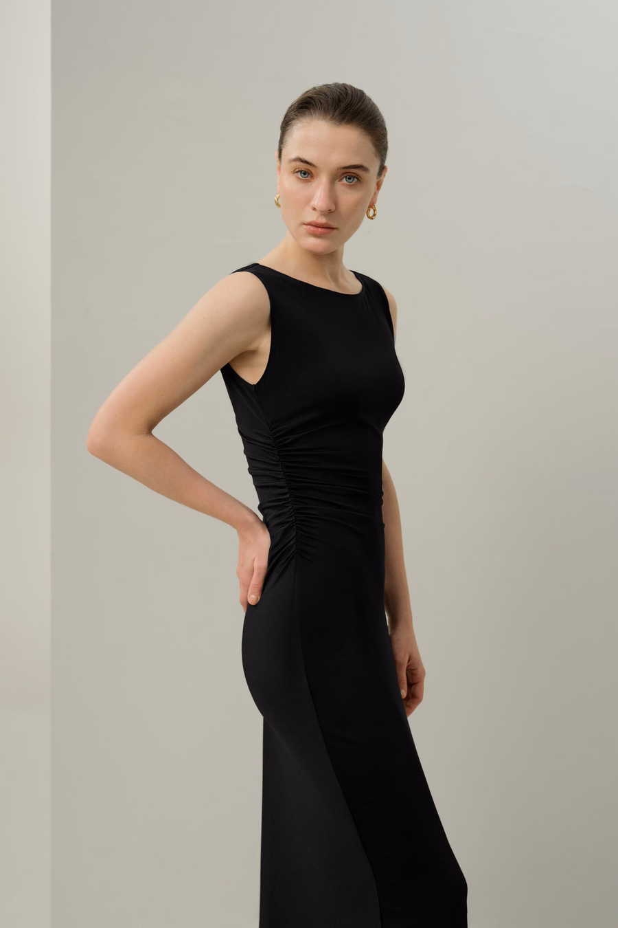 Seidenbreeze-Jersey schlankes, tailliertes asymmetrisches Kleid