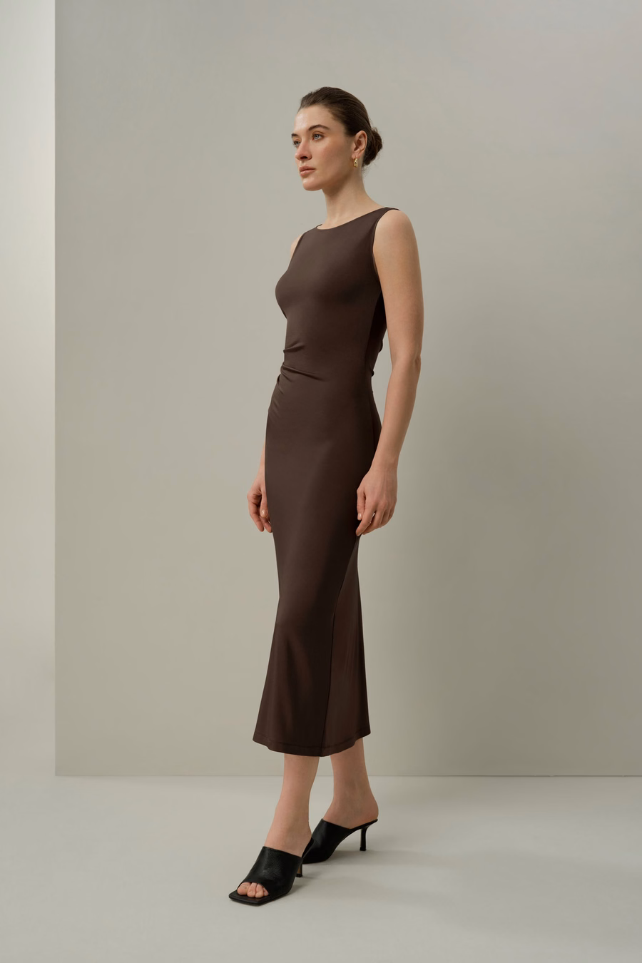 Seidenbreeze-Jersey schlankes, tailliertes asymmetrisches Kleid