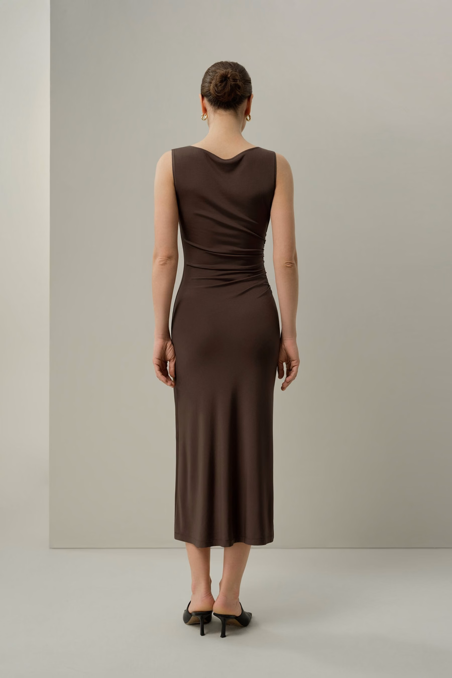 Seidenbreeze-Jersey schlankes, tailliertes asymmetrisches Kleid