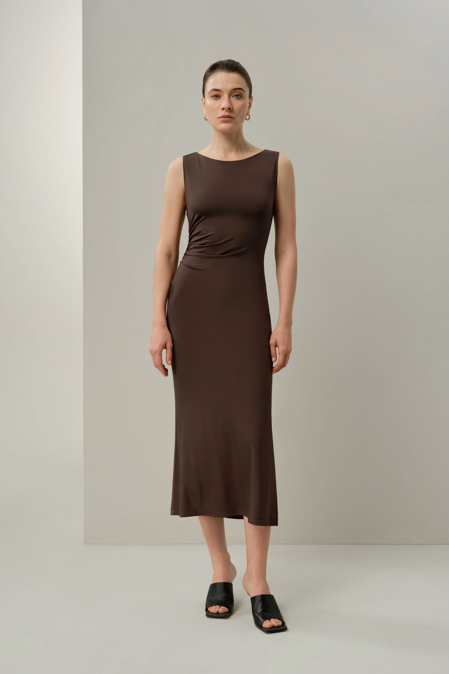 Seidenbreeze-Jersey schlankes, tailliertes asymmetrisches Kleid