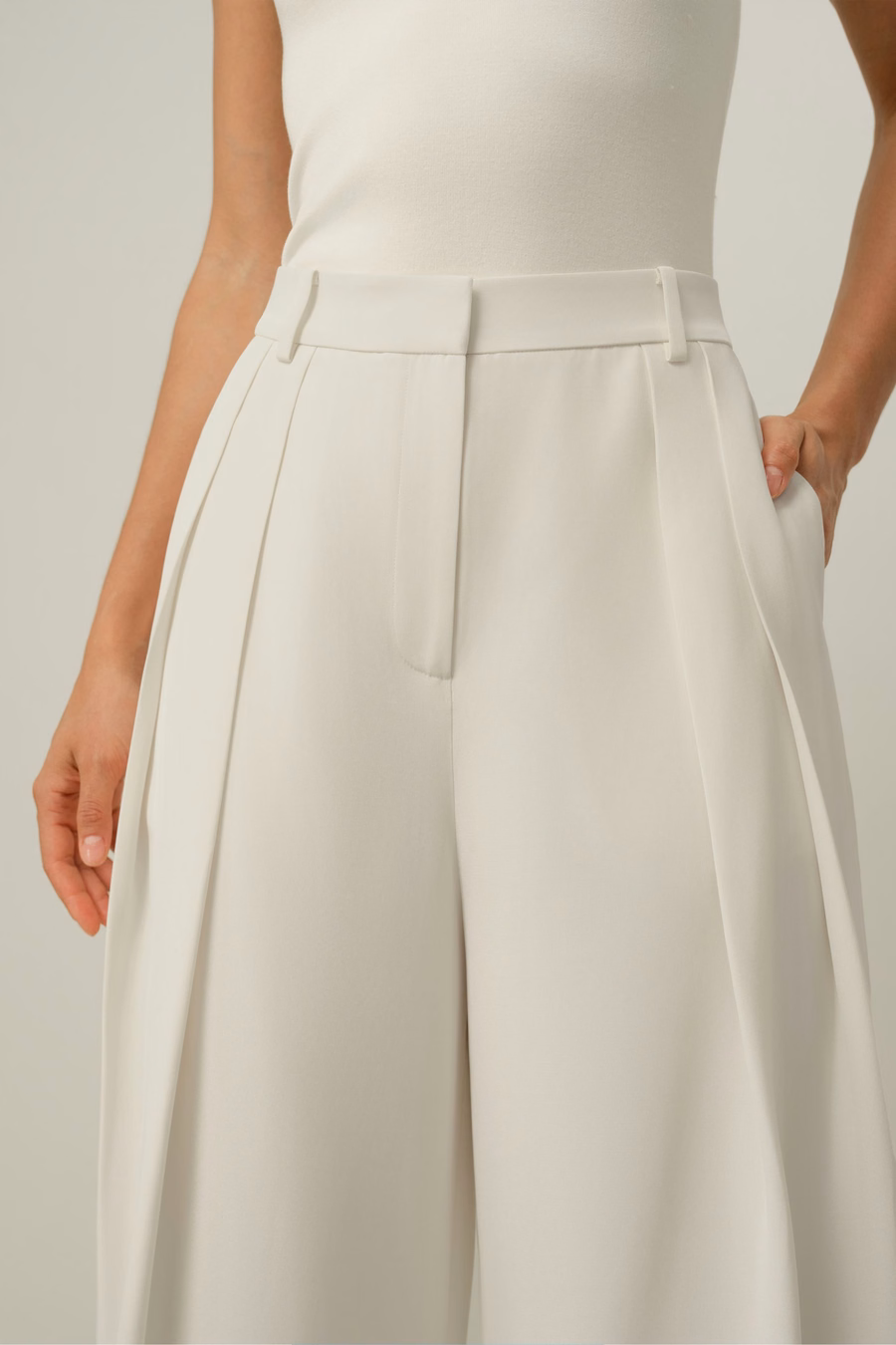 Seiden-Crepé-Hose mit weitem Bein
