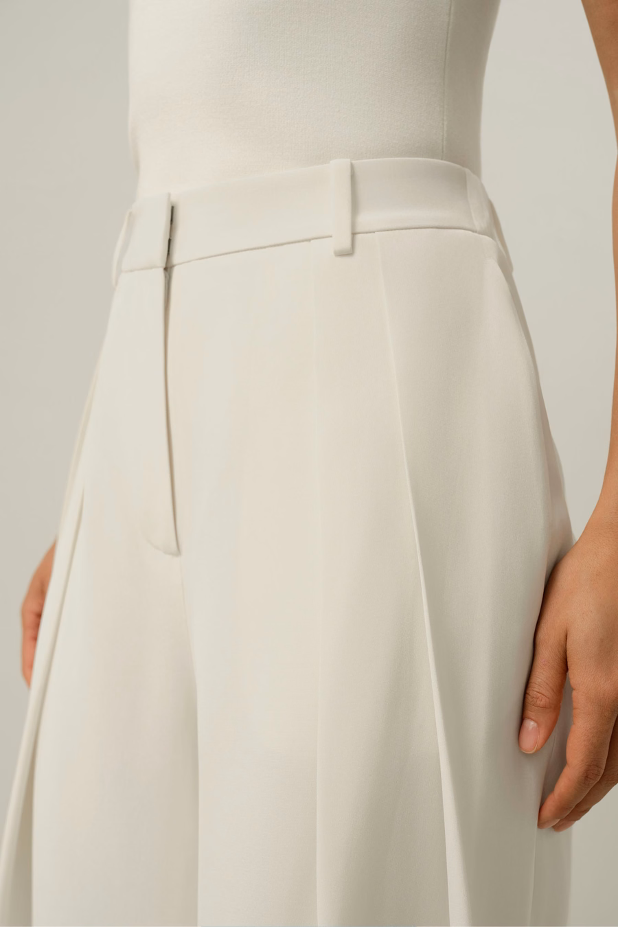 Seiden-Crepé-Hose mit weitem Bein