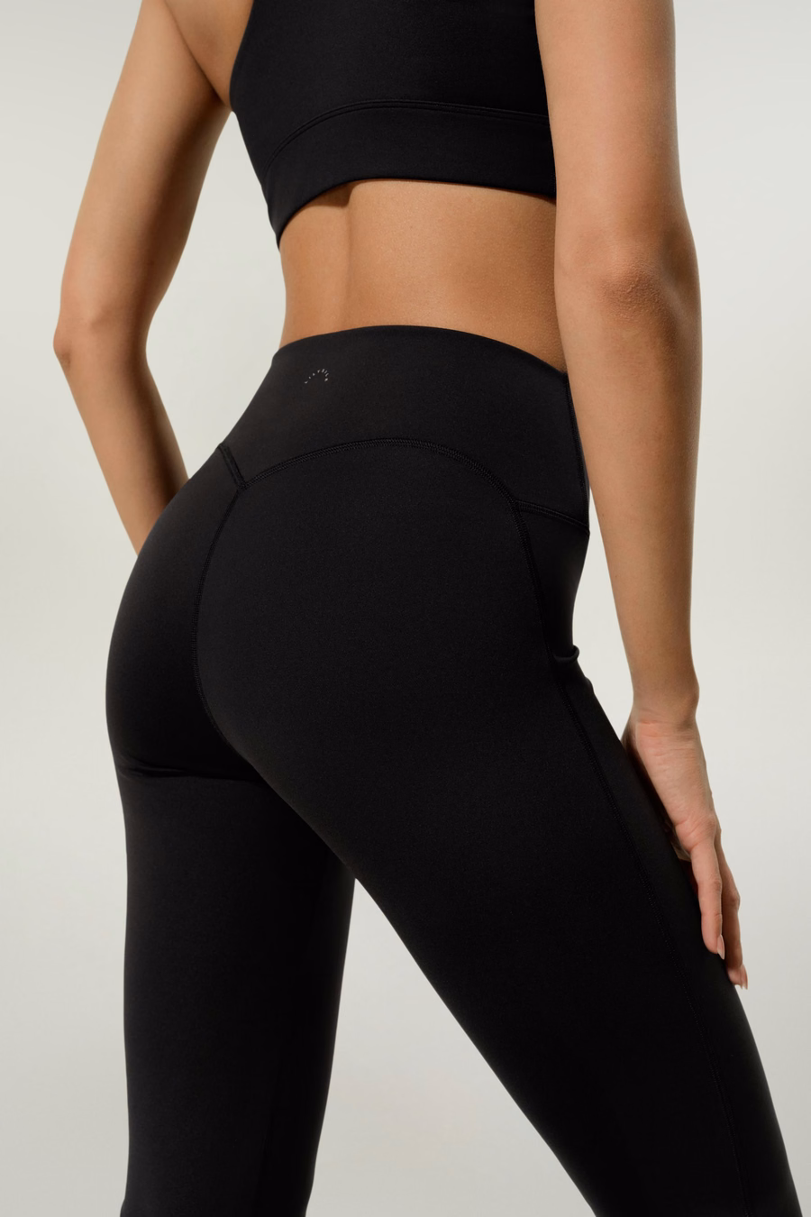 SilkContour™ Drape Flow Leggings