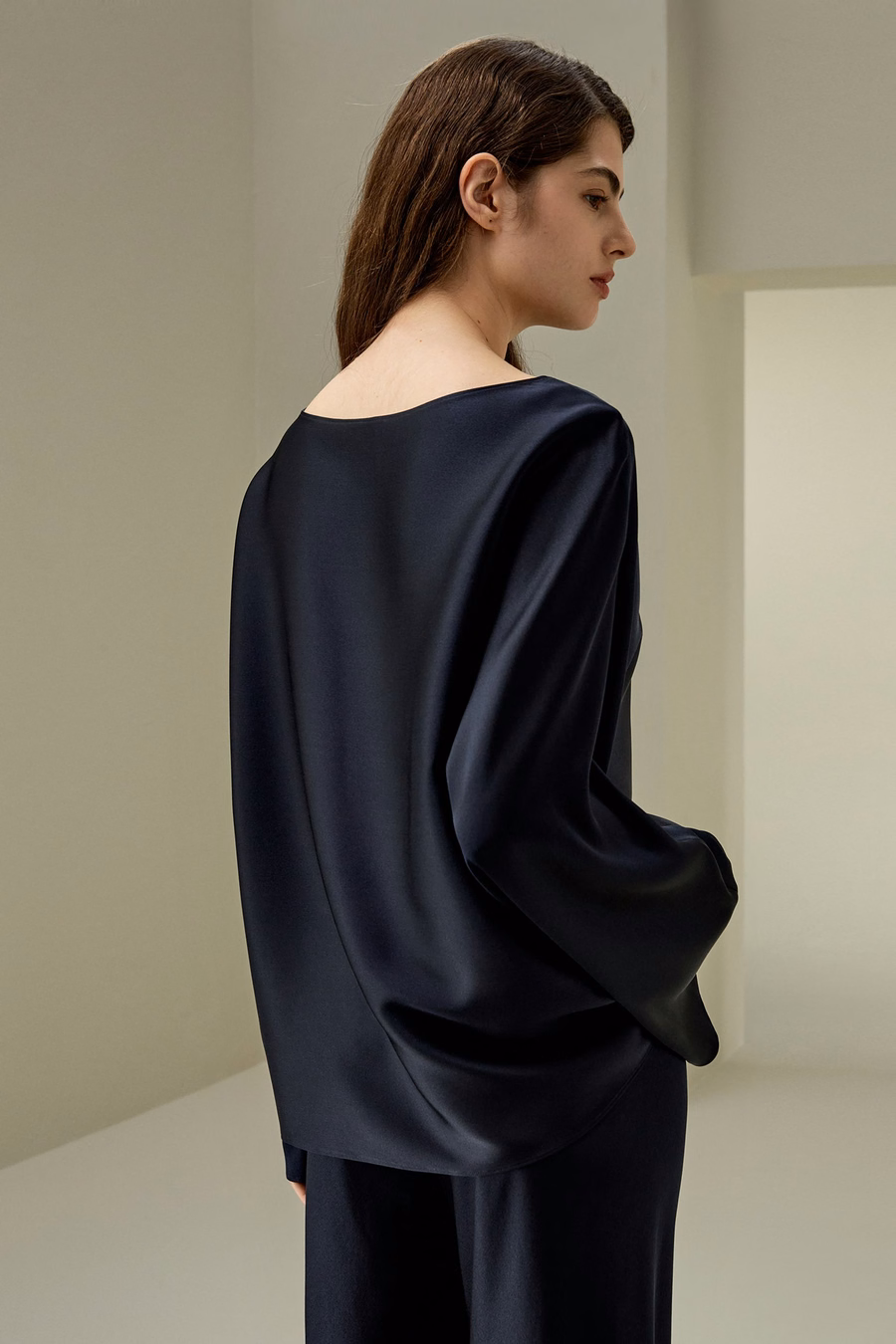 Seiden-Charmeuse Bluse mit Rundhalsausschnitt