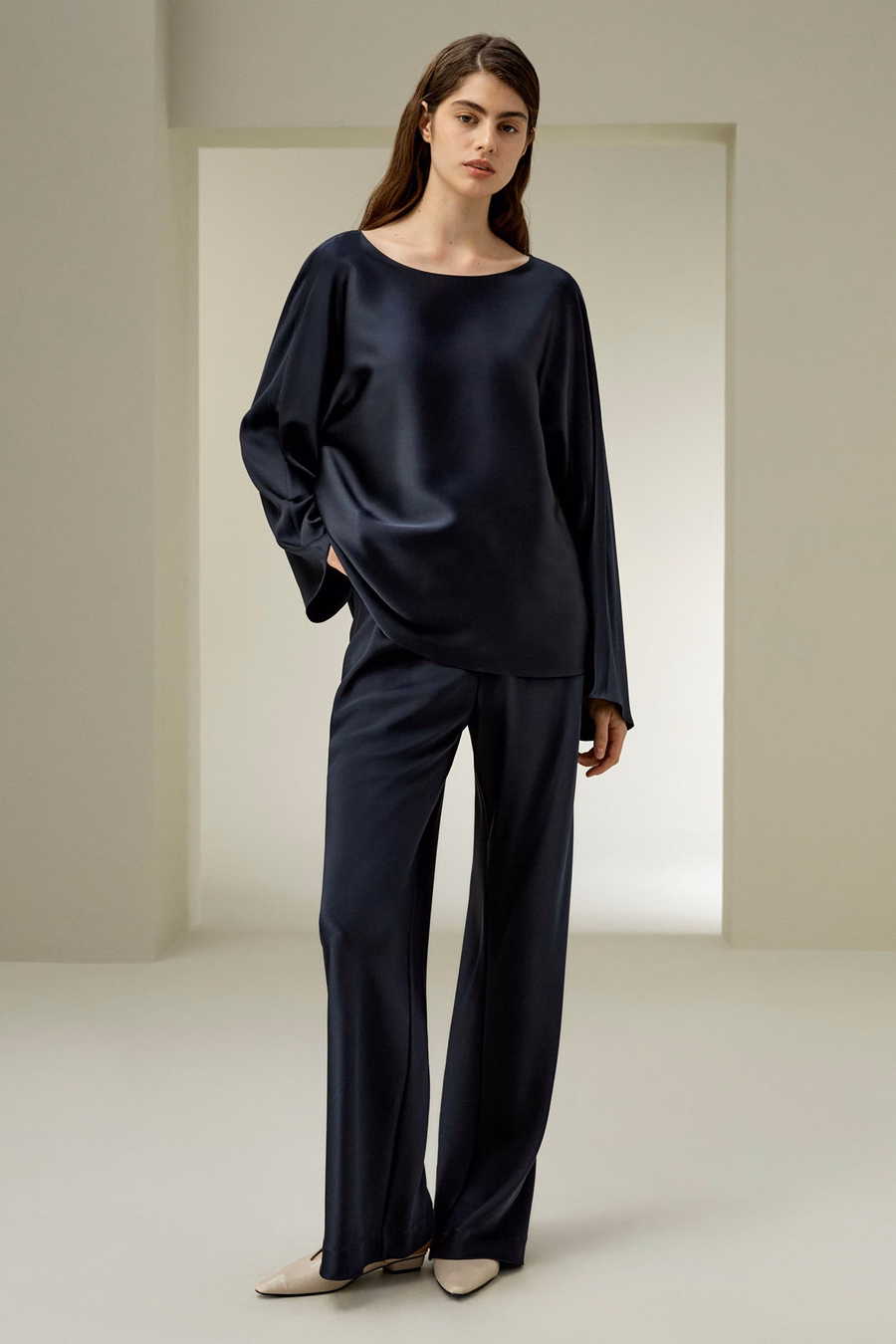 Seiden-Charmeuse Bluse mit Rundhalsausschnitt