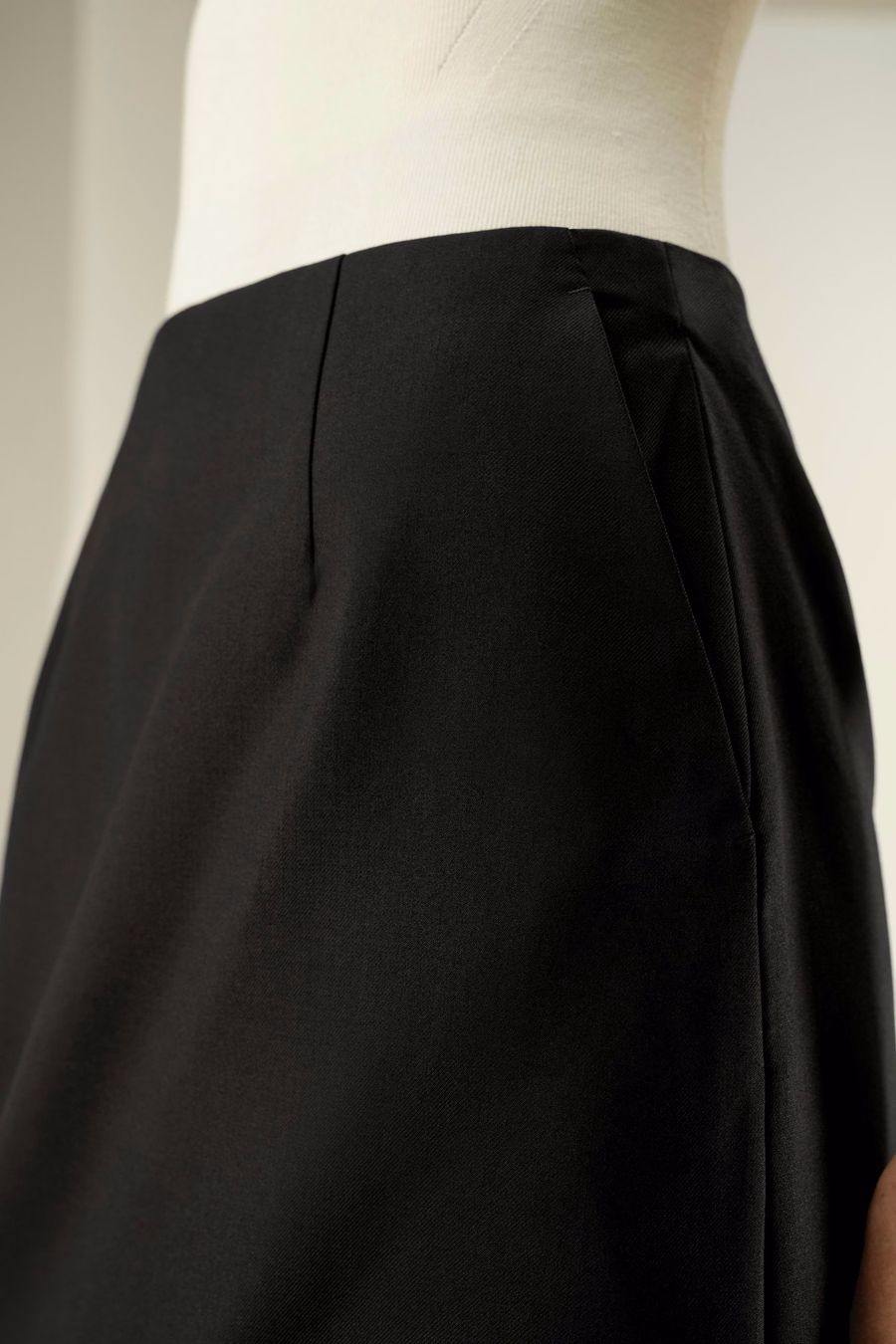 Silk-Wool Blend Short Pencil Skirt