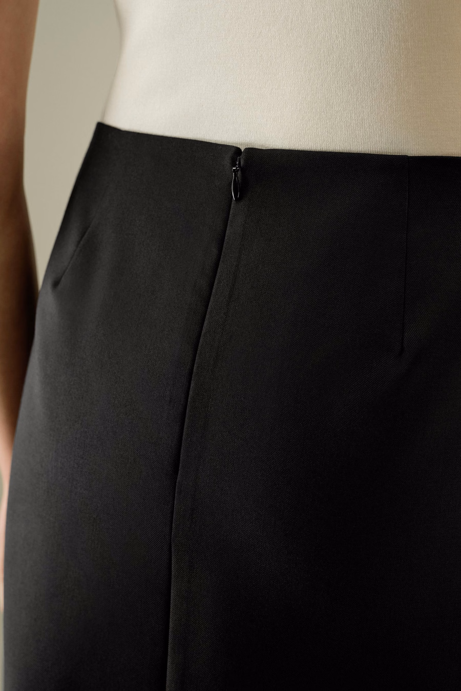 Silk-Wool Blend Short Pencil Skirt