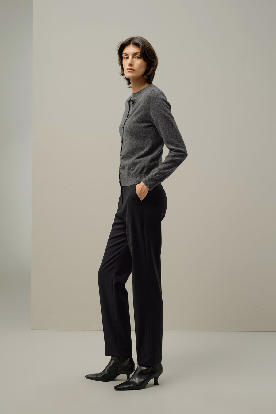 Cashmere-Fitted Crew Neck Cardigan
