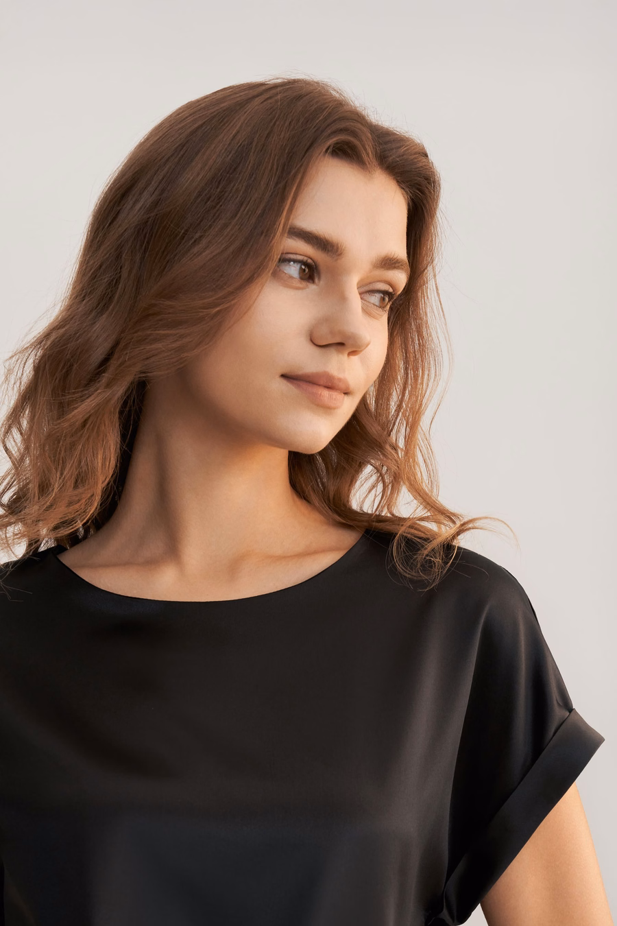 Short Sleeves Round Neck Silk Tee