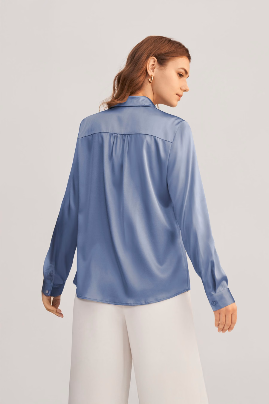 Langärmlige Bluse aus Seide mit Kragen