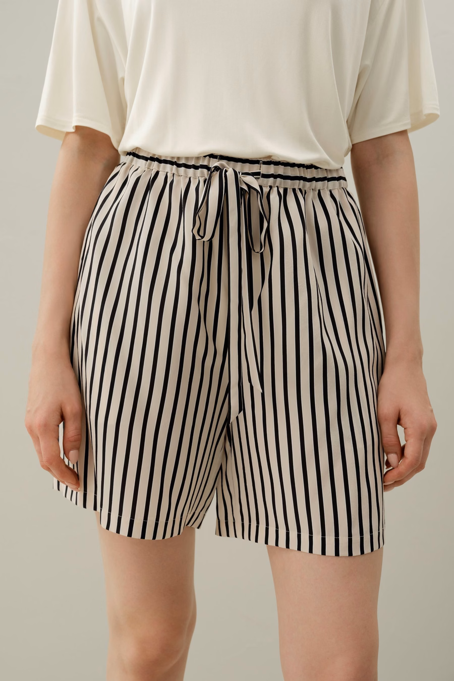 Gestreifte Seiden-Shorts