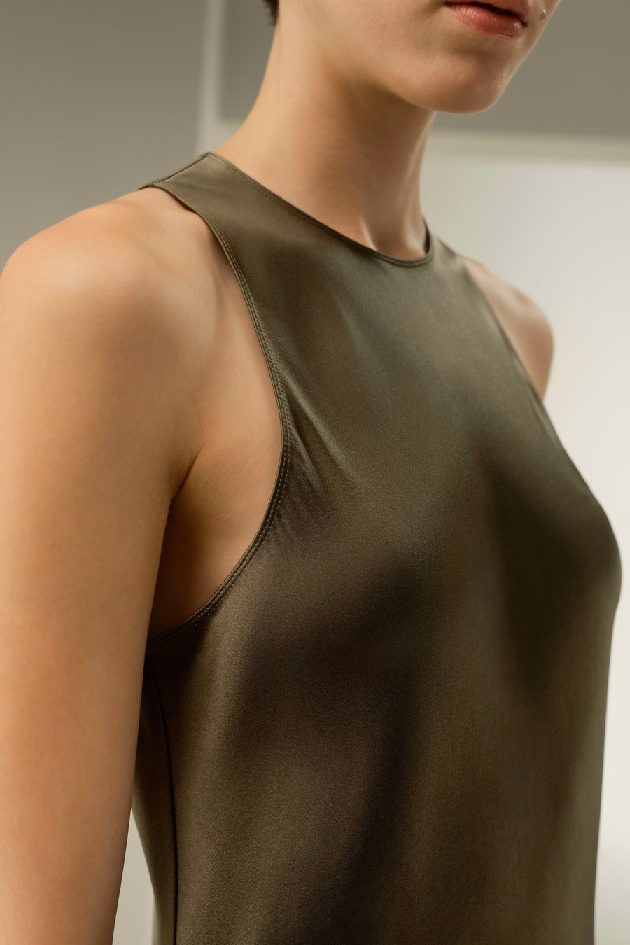 Elegantes ärmelloses Seiden-Maxikleid