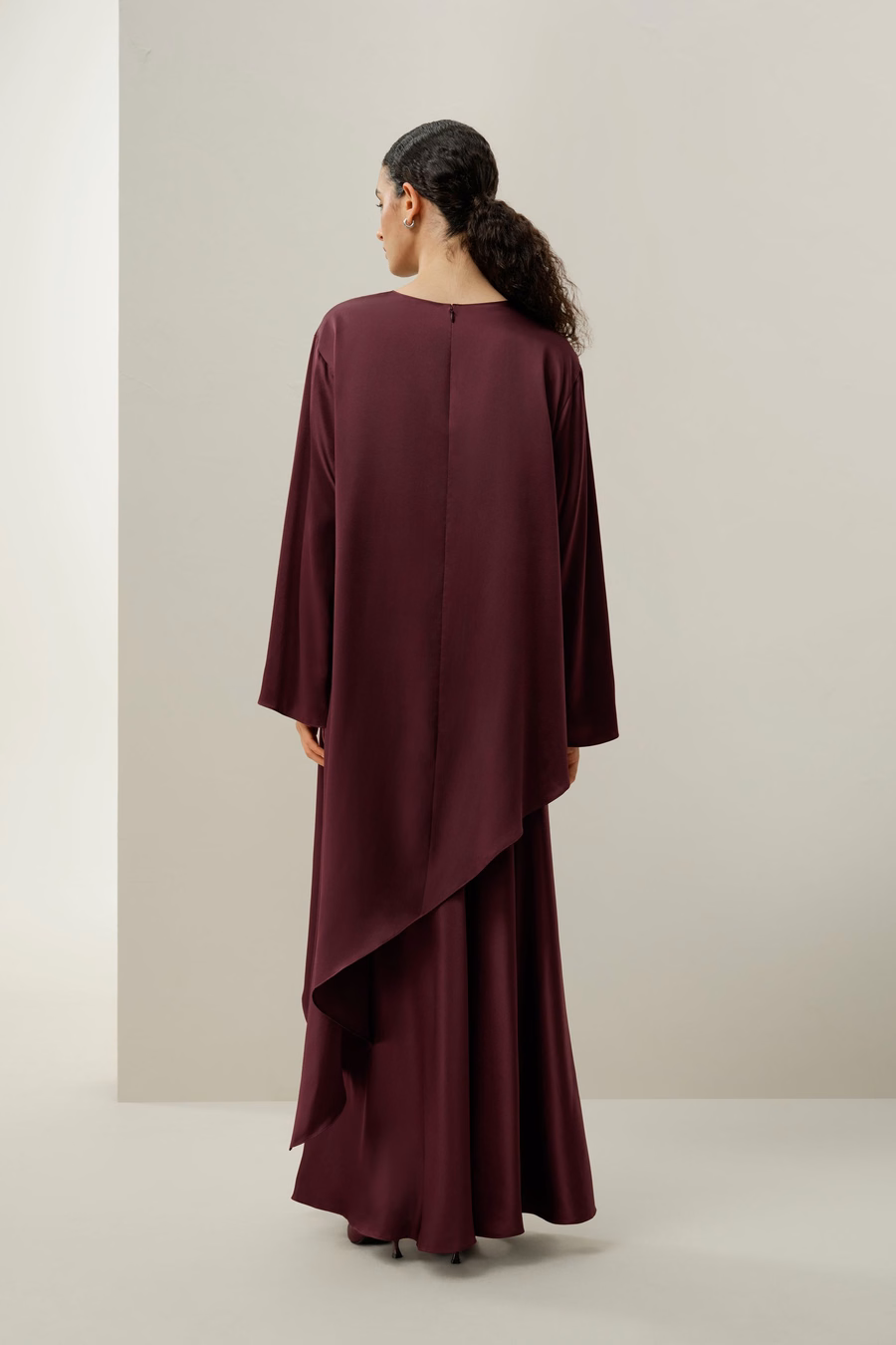 Seidentunika mit asymmetrischem Saum