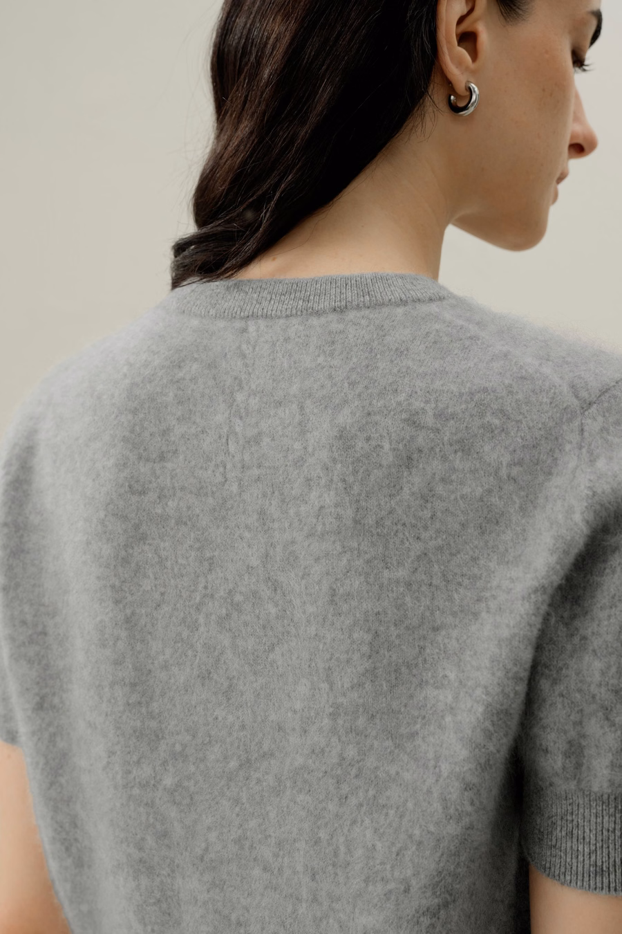 Gebürsteter Kaschmir-Pullover mit kurzen Ärmeln