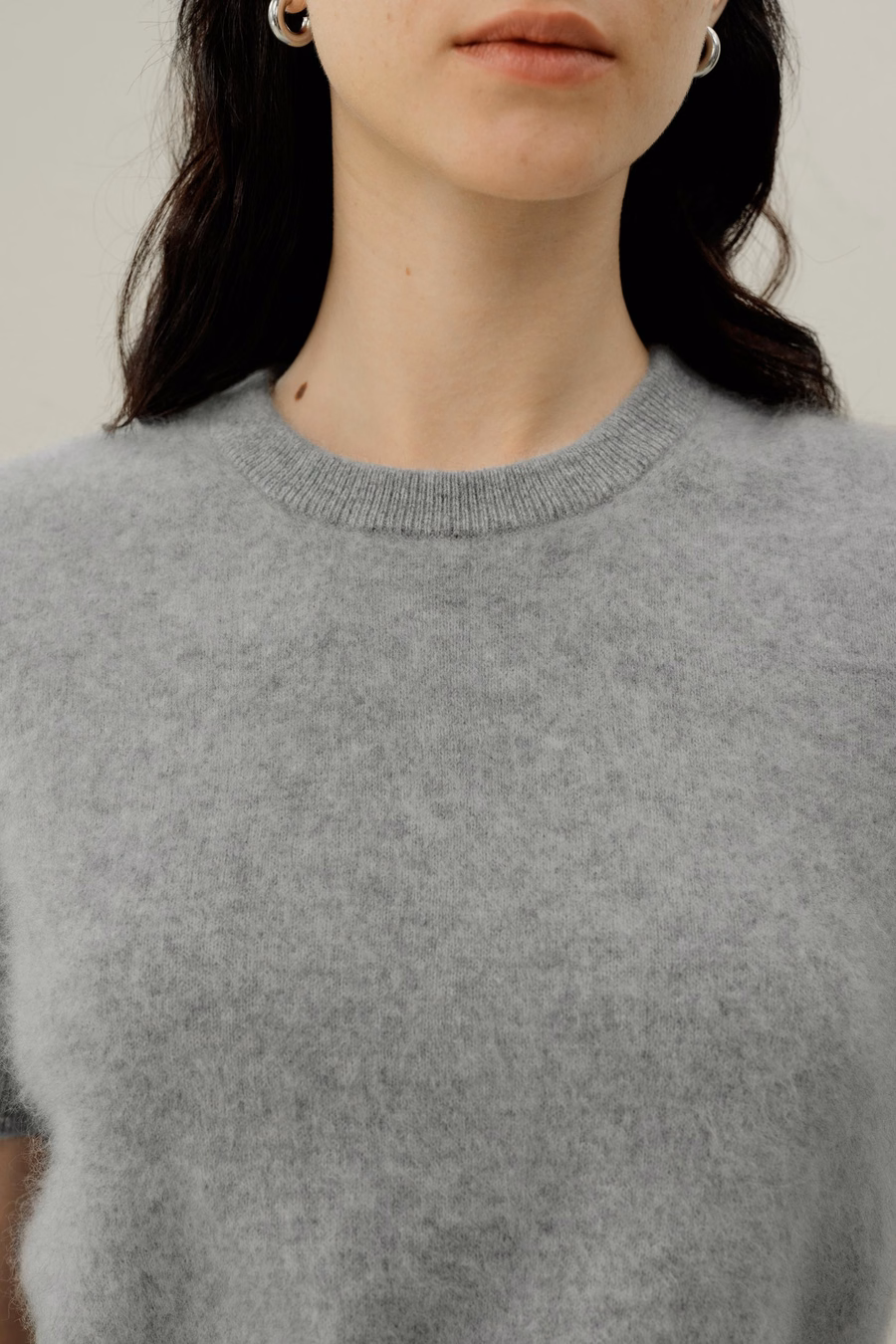 Gebürsteter Kaschmir-Pullover mit kurzen Ärmeln