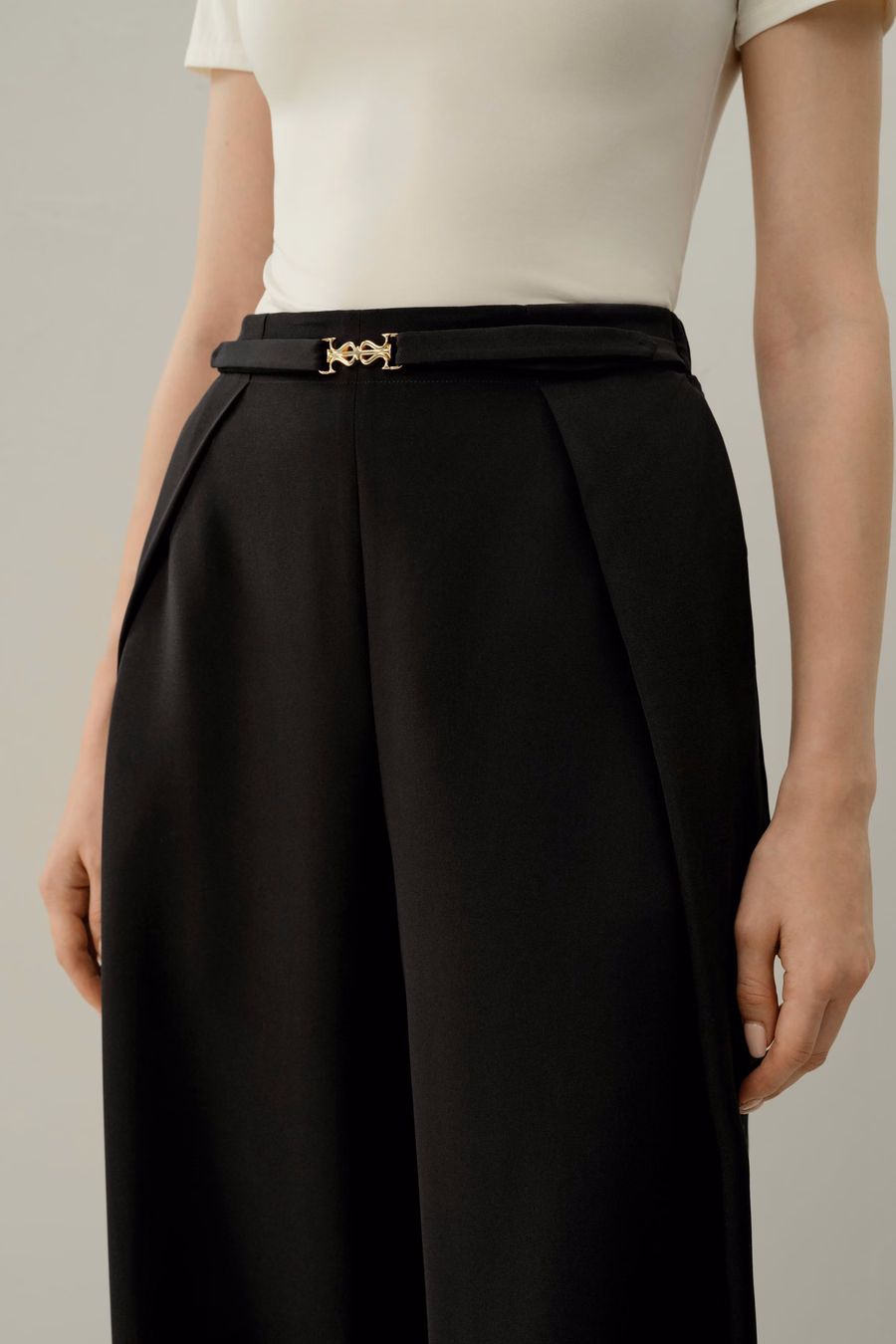 Stretch-Schwere Seidencrepe-Hose mit weitem Bein
