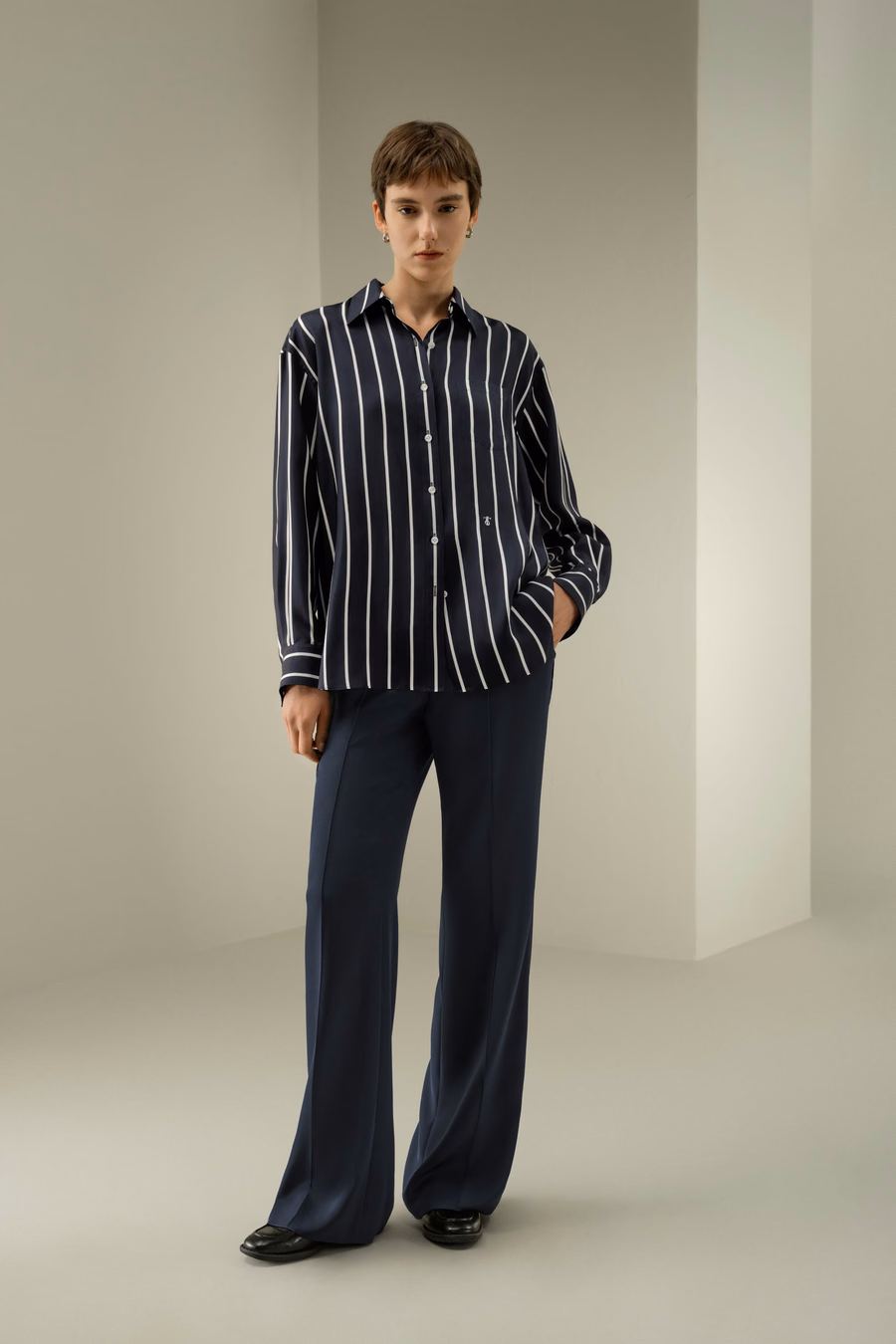 Seiden-Twill gestreifte Button-Down-Bluse