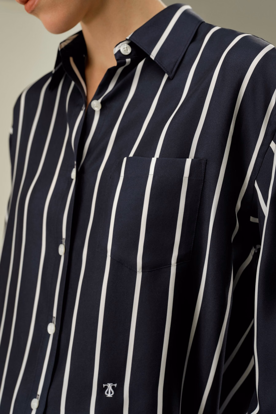 Seiden-Twill gestreifte Button-Down-Bluse