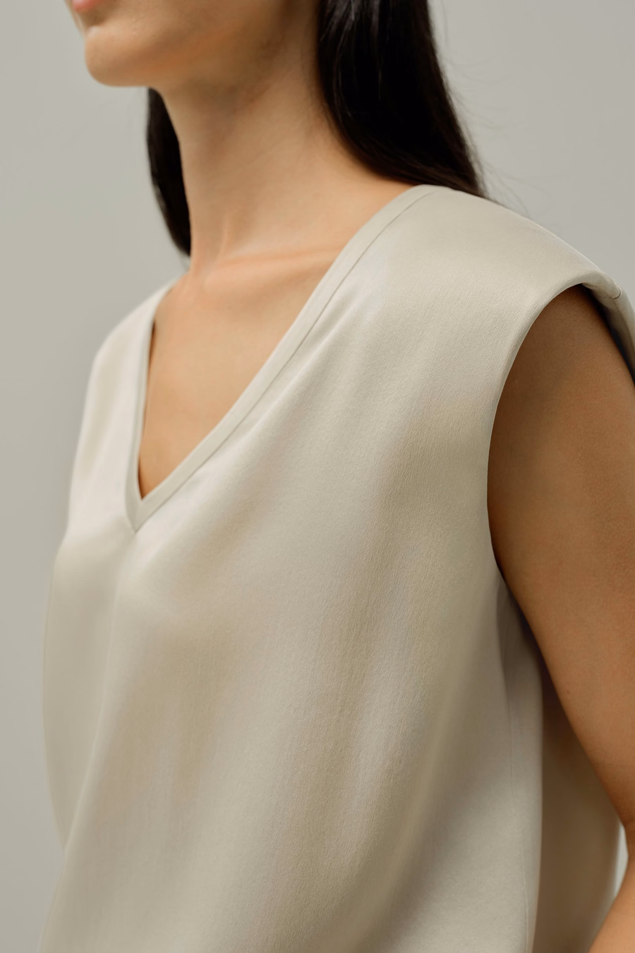 Seidensuede Ärmelloses V-Neck Top