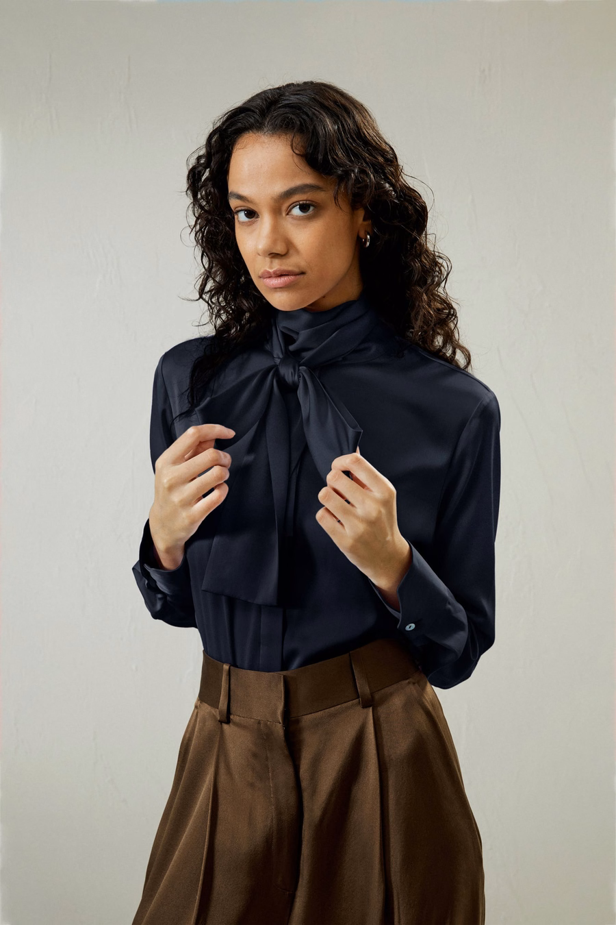 Seiden-Turtleneck-Ribbon-Bluse