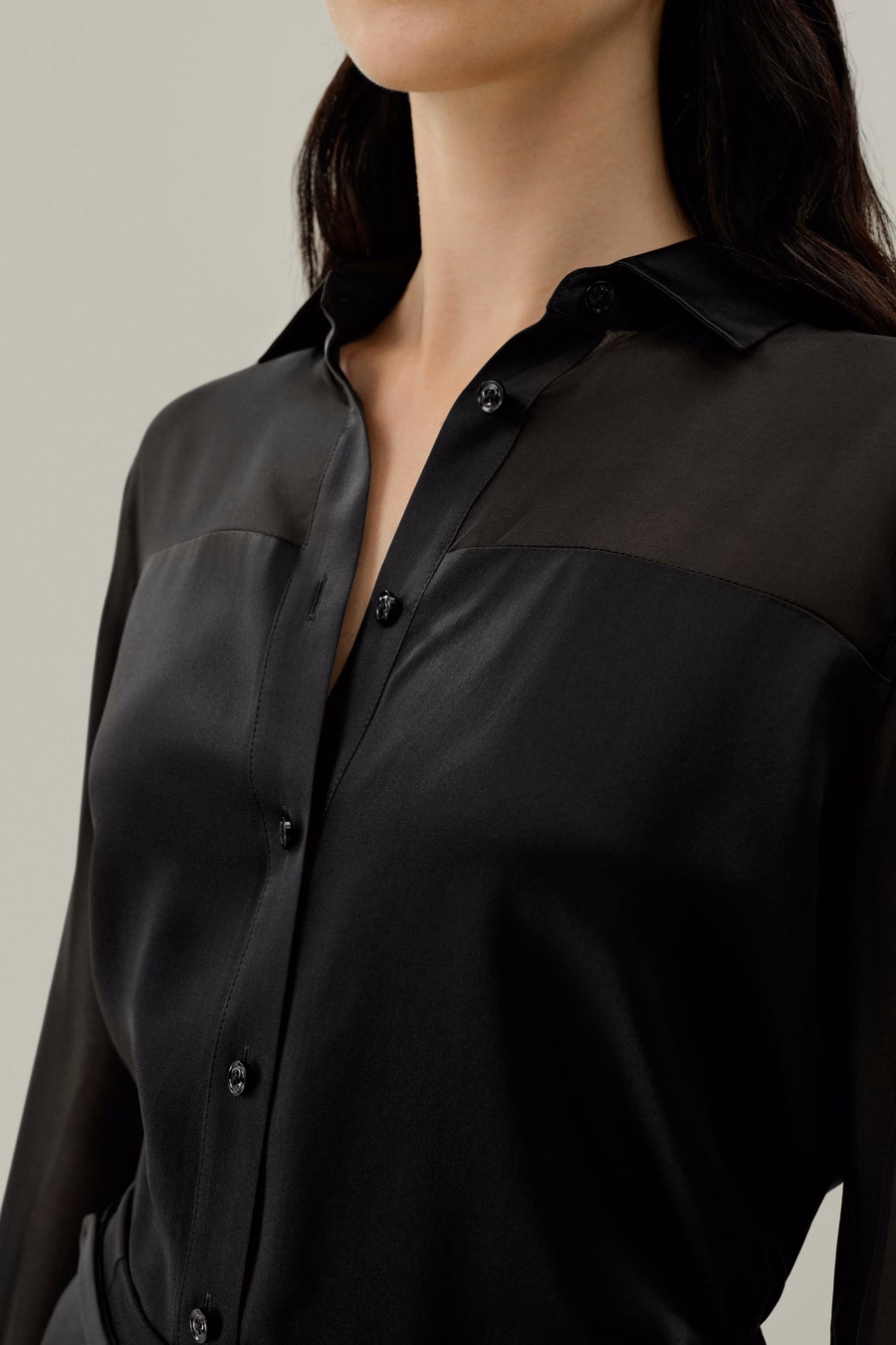 Knopfleiste Seidenorganza-Hemd