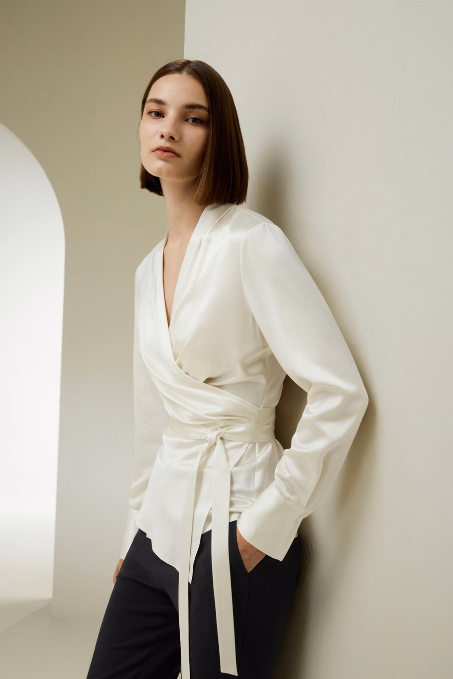Seidige Wickelbluse
