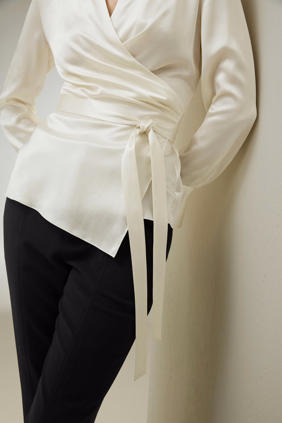 Seidige Wickelbluse