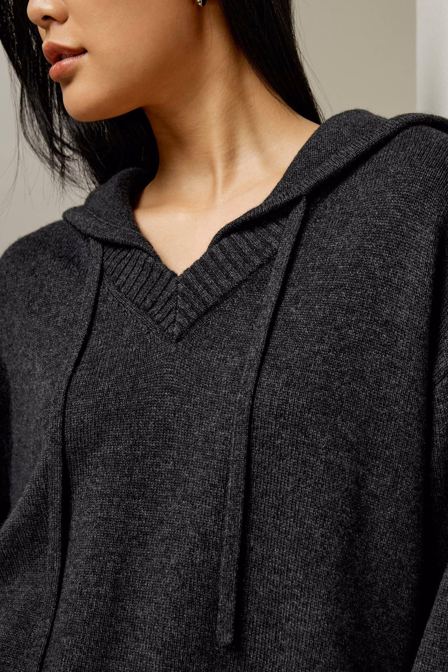 V-Ausschnitt Hoodie aus Wolle-Kaschmir-Mischung