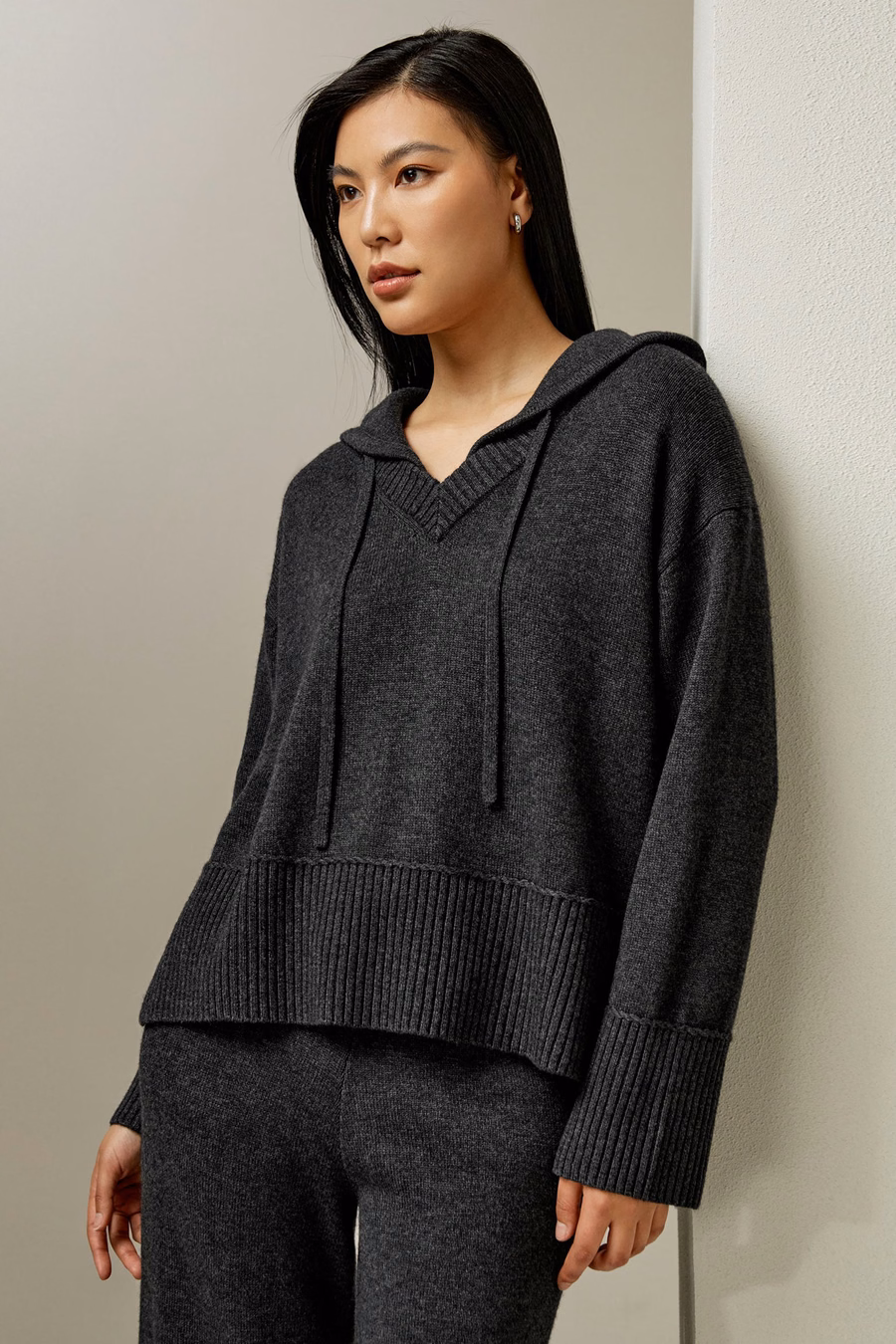 V-Ausschnitt Hoodie aus Wolle-Kaschmir-Mischung