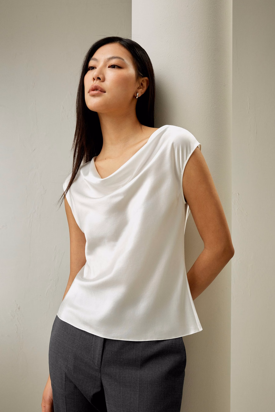 Seiden-Charméuse-Top mit Cowl-Neck