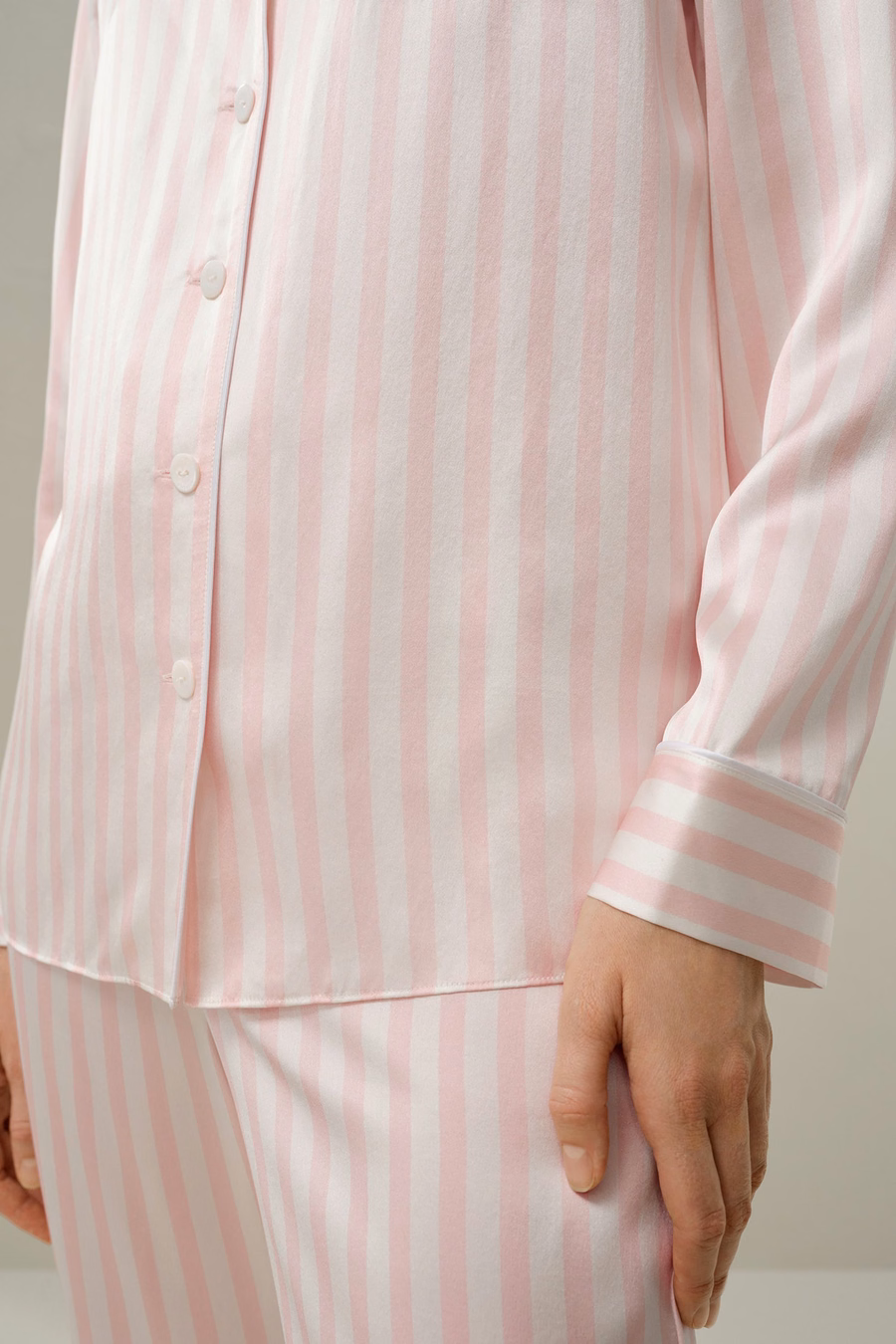Gestreiftes Charmeuse-Pyjama-Set