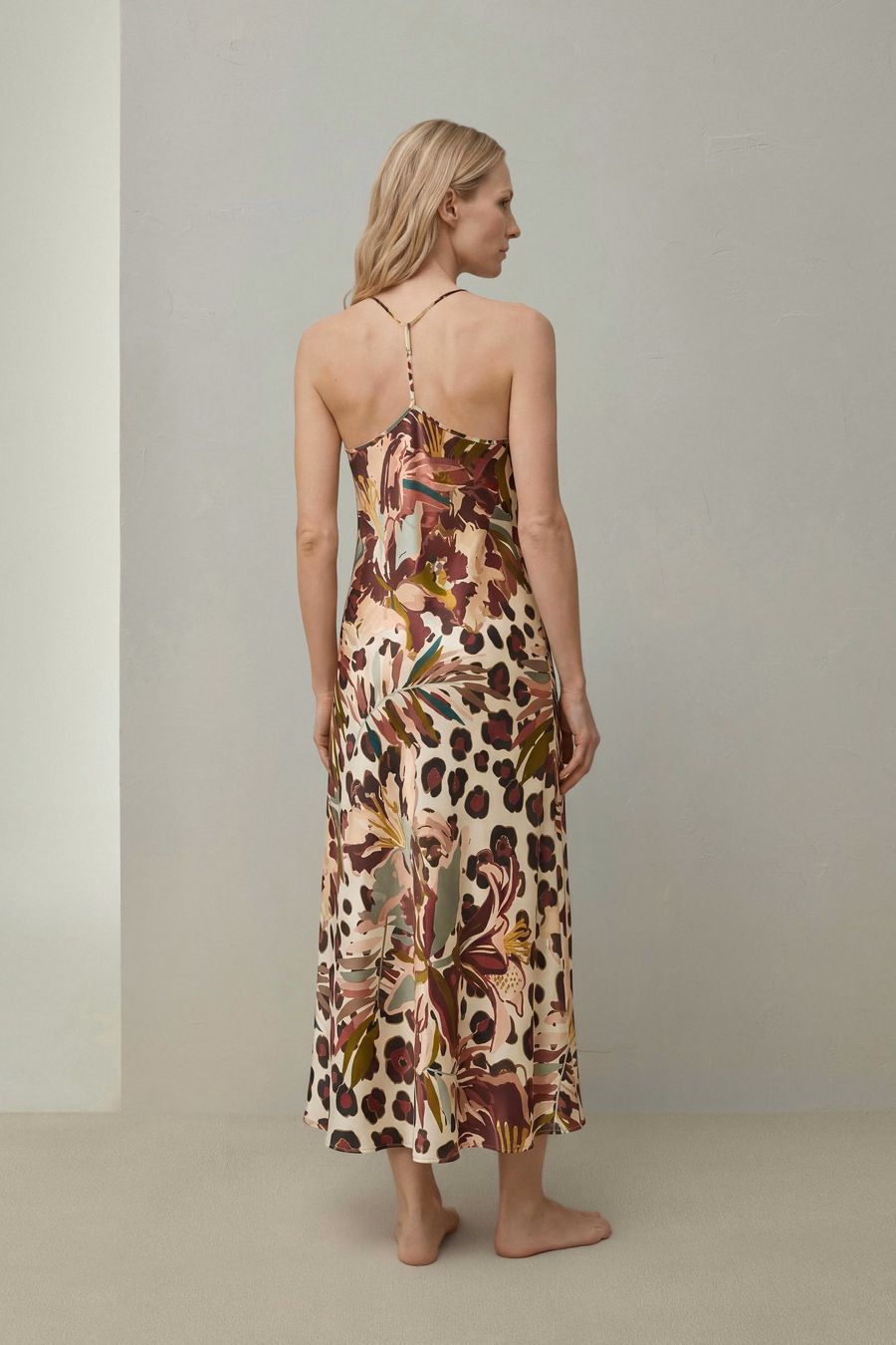 Minimalistisches Seidenprint-Maxikleid