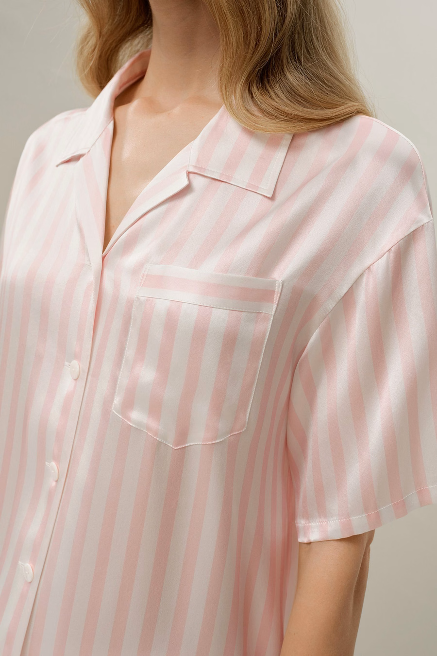 Gestreiftes Charmeuse Kurzpyjama-Set