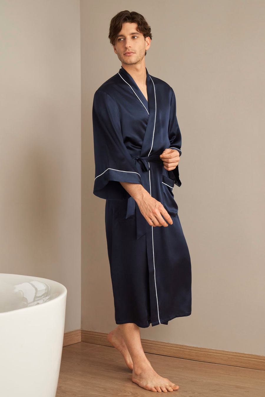 Kimono-Seidenrobe mit Paspel