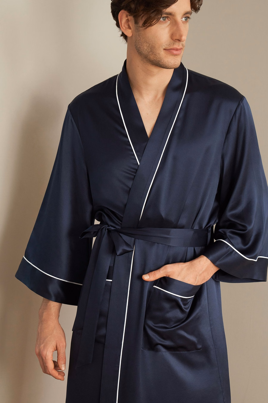 Kimono-Seidenrobe mit Paspel