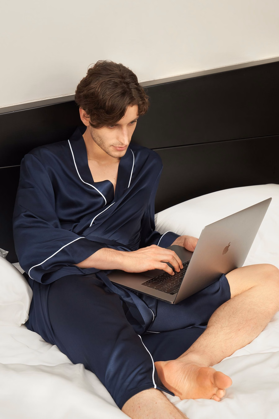 Kimono-Seidenrobe mit Paspel