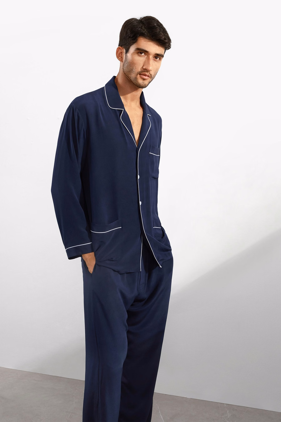 Seiden-Pyjama-Set mit Reverskragen