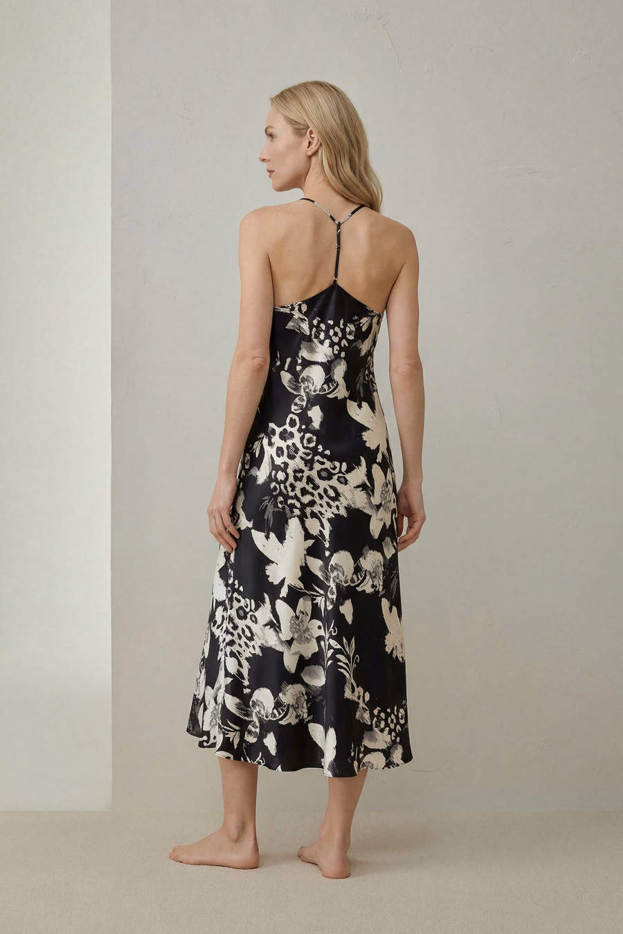 Minimalistisches Seidenprint-Maxikleid