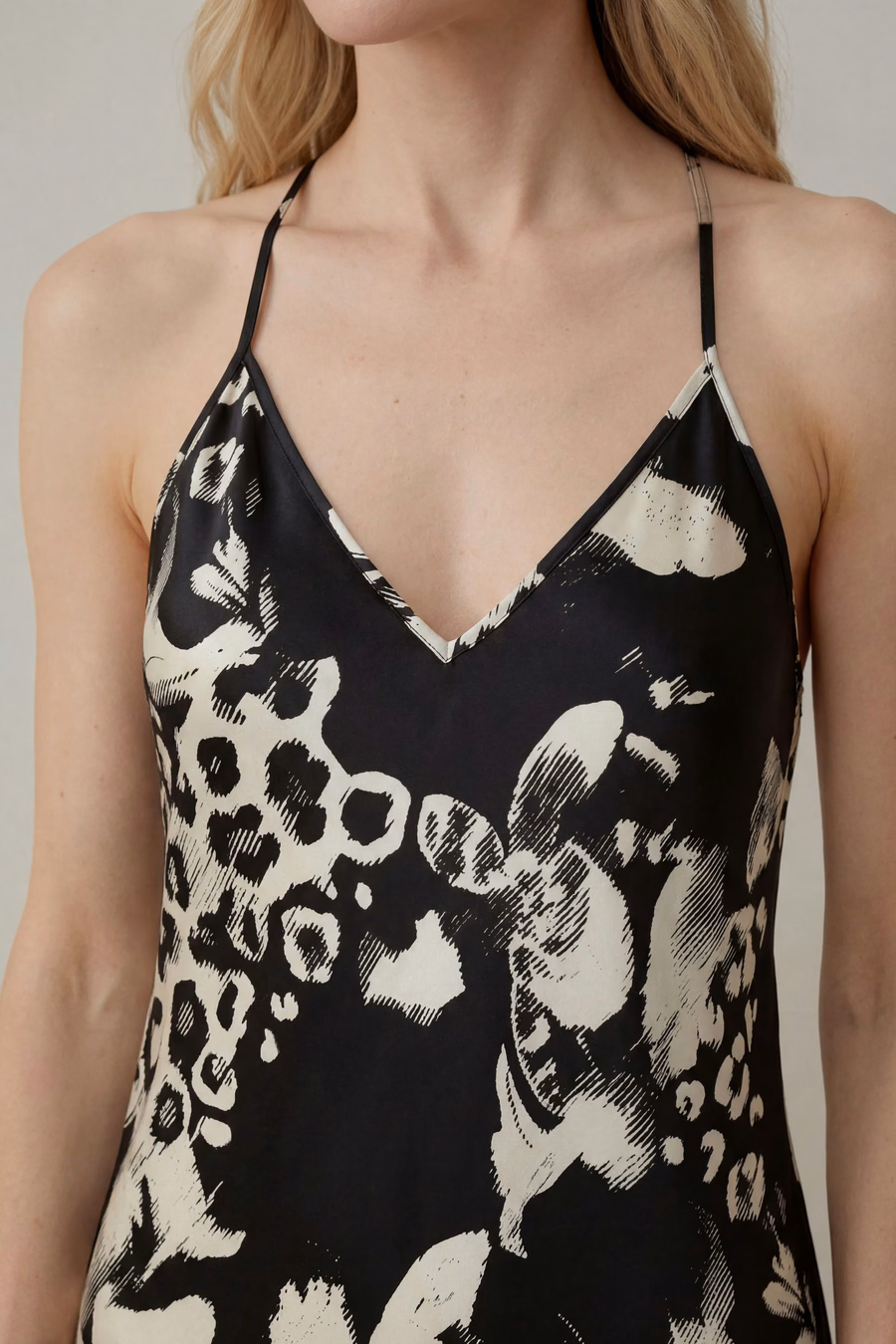 Minimalistisches Seidenprint-Maxikleid