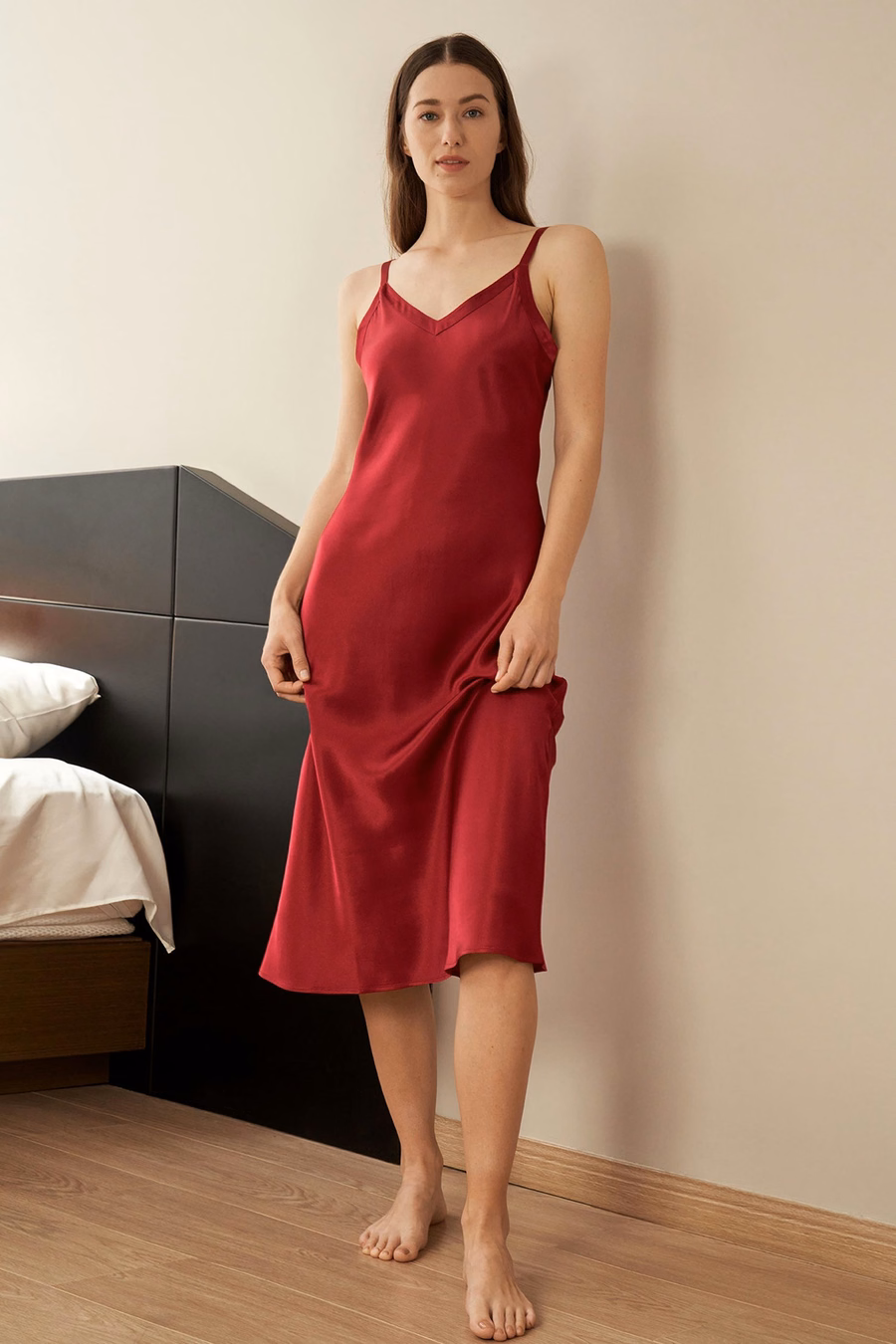 Langes & eng anliegendes Seiden-Nachtkleid