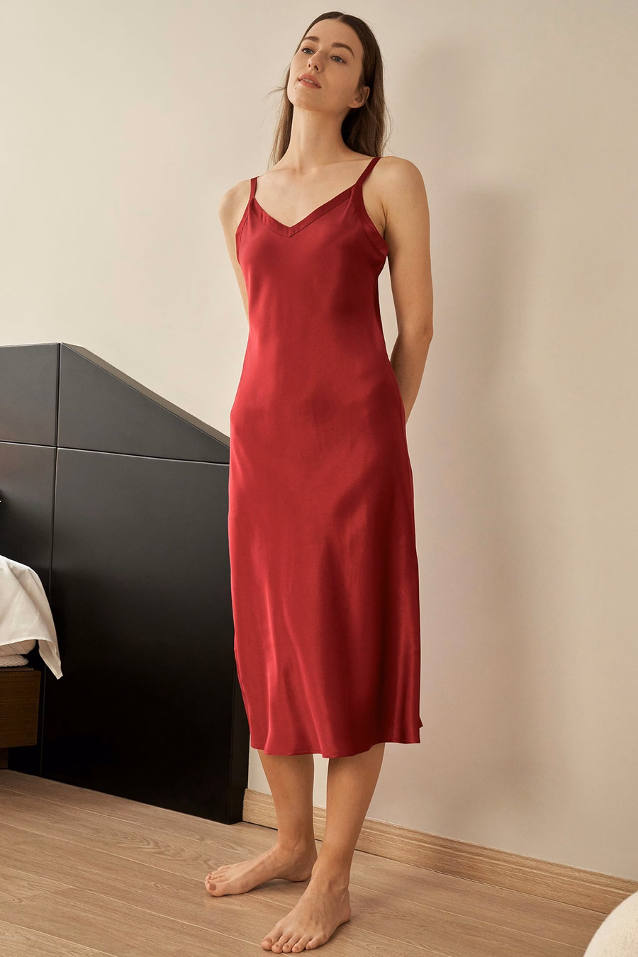 Langes & eng anliegendes Seiden-Nachtkleid