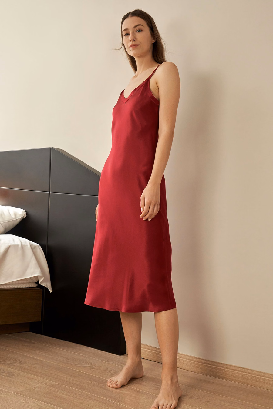 Langes & eng anliegendes Seiden-Nachtkleid