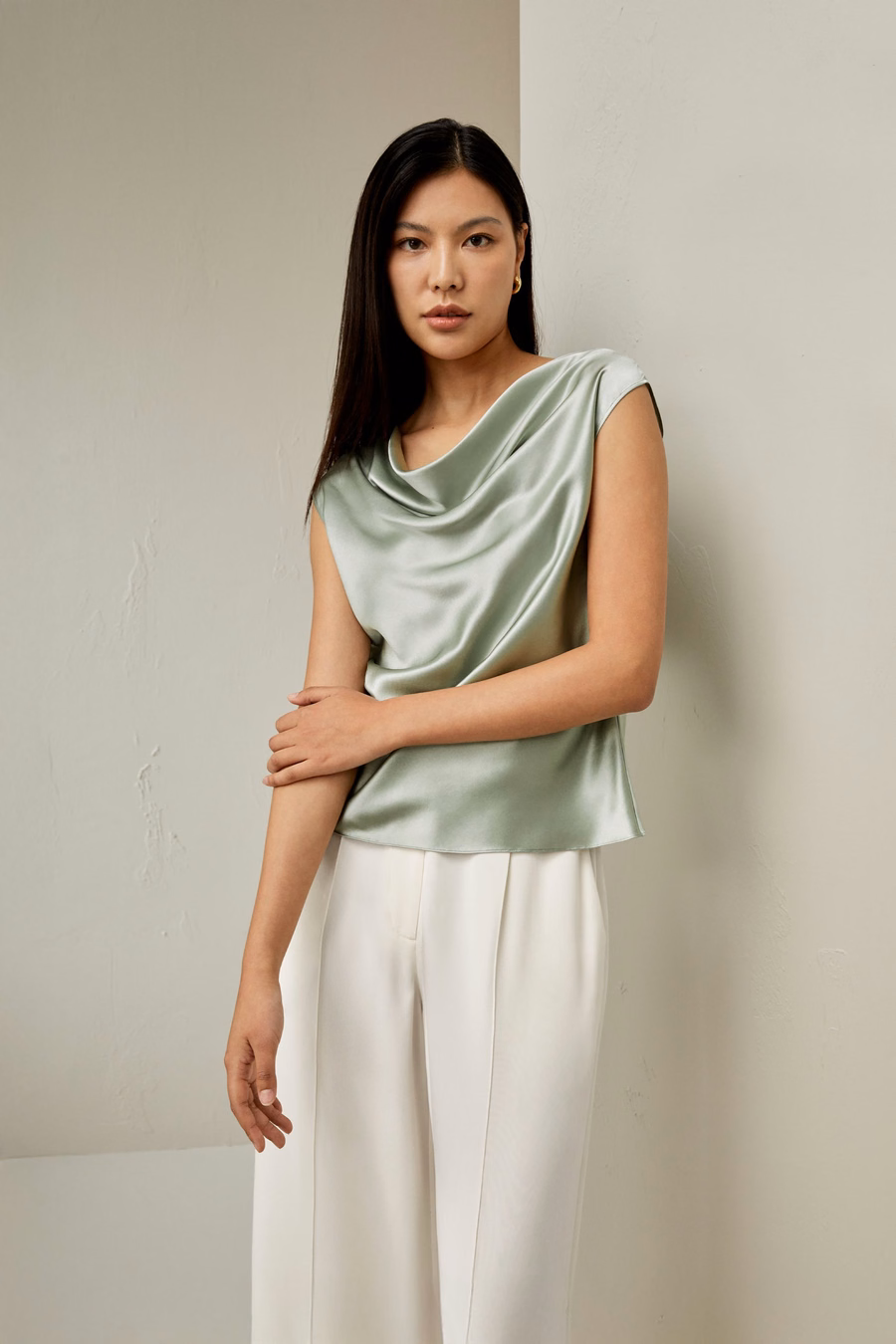 Seiden-Charméuse-Top mit Cowl-Neck