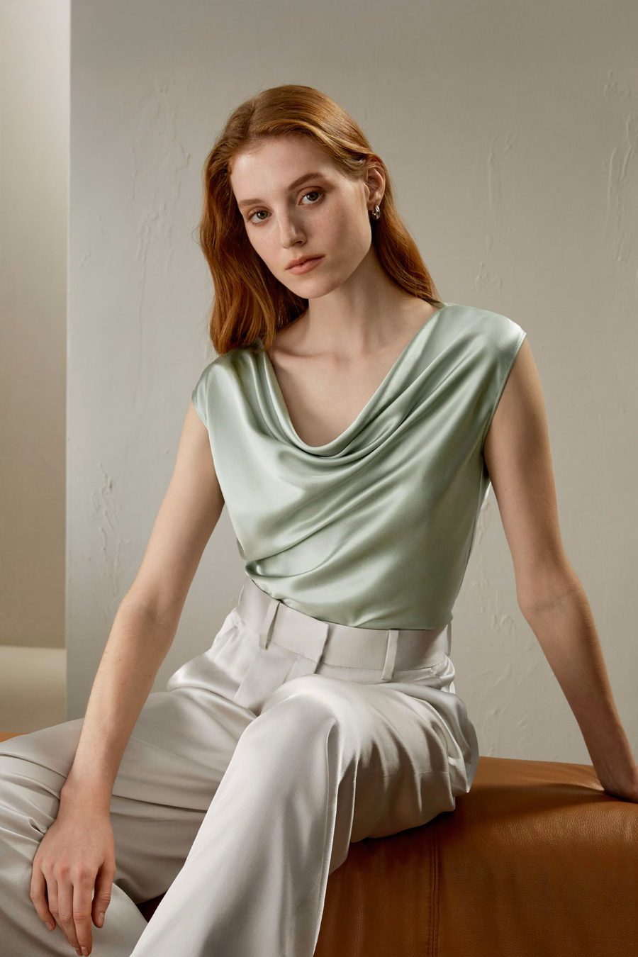 Seiden-Charméuse-Top mit Cowl-Neck