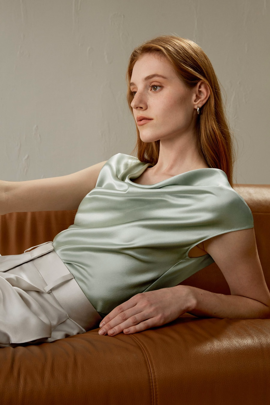 Seiden-Charméuse-Top mit Cowl-Neck